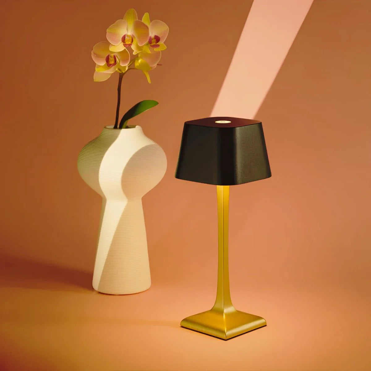 GoldAura Wireless™ Desk Lamp