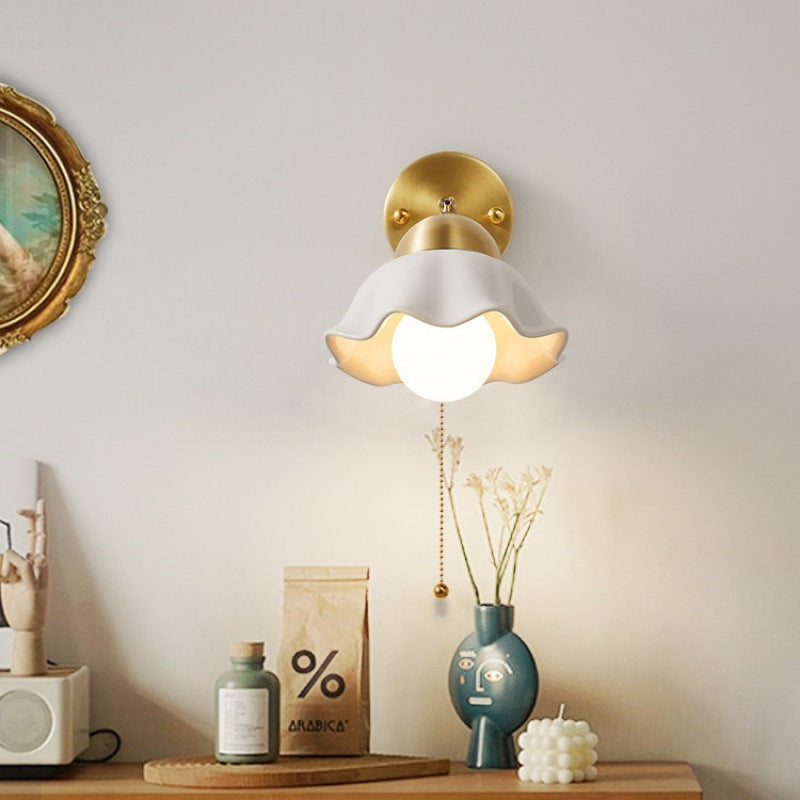 Petal Glow™ Wall Lamp