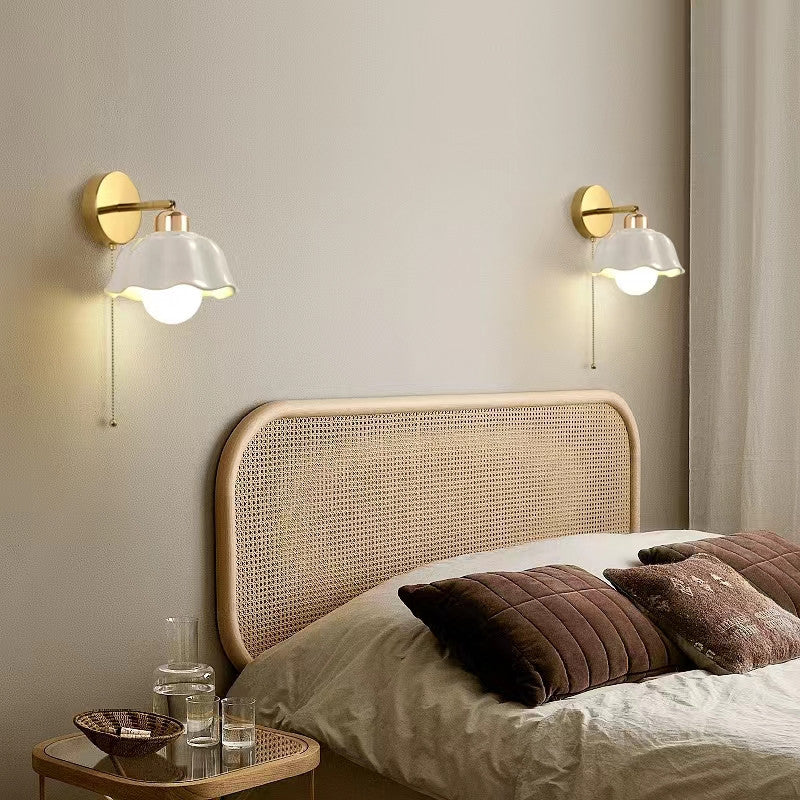 Petal Glow™ Wall Lamp