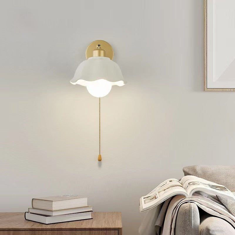 Petal Glow™ Wall Lamp