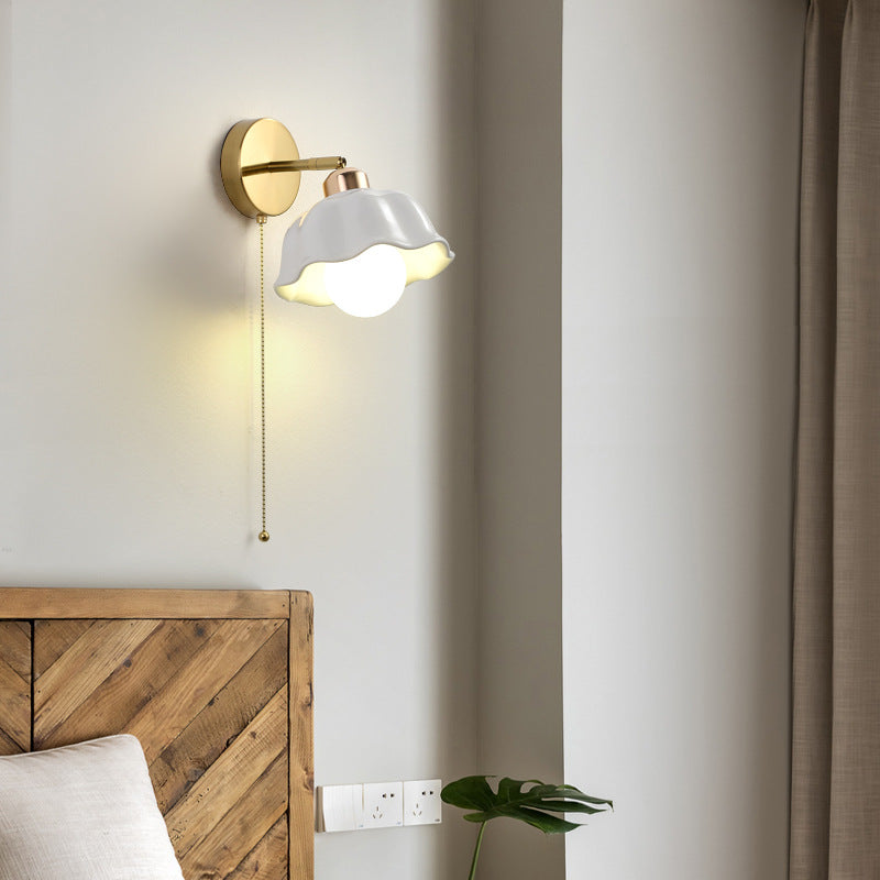 Petal Glow™ Wall Lamp
