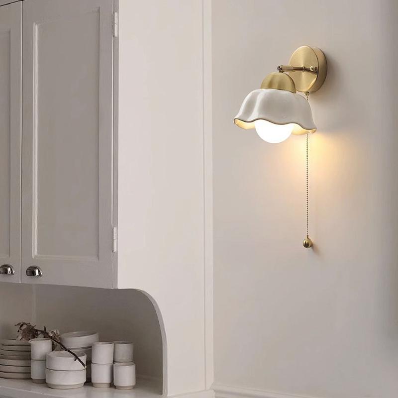 Petal Glow™ Wall Lamp