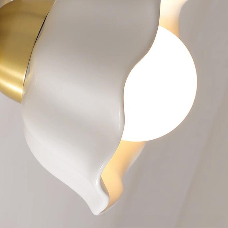 Petal Glow™ Wall Lamp