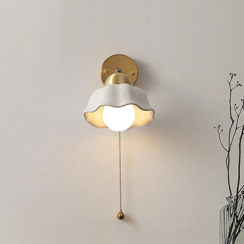 Petal Glow™ Wall Lamp