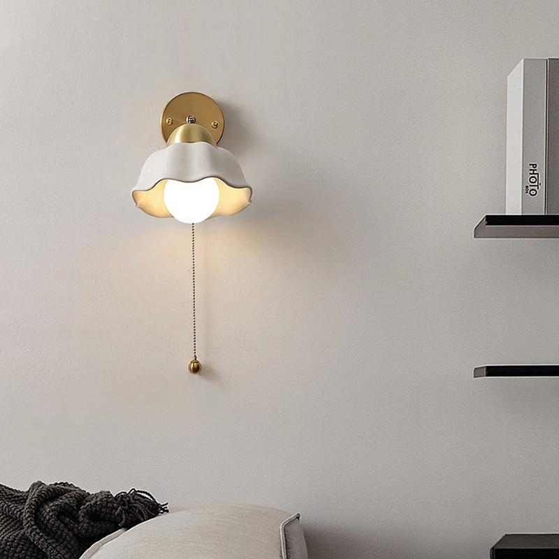Petal Glow™ Wall Lamp