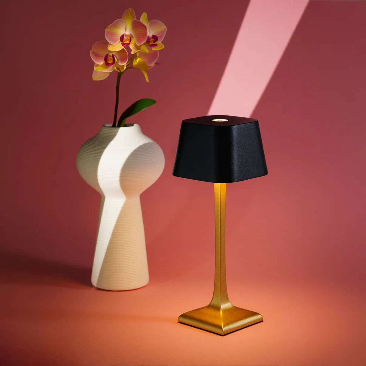 GoldAura Wireless™ Desk Lamp