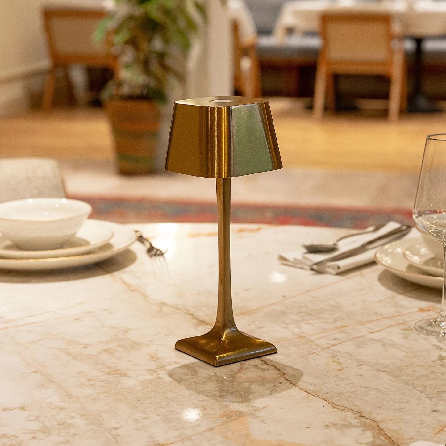 GoldAura Wireless™ Desk Lamp