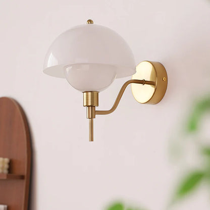 Creamy Cap™ Wall Lamp Gold White