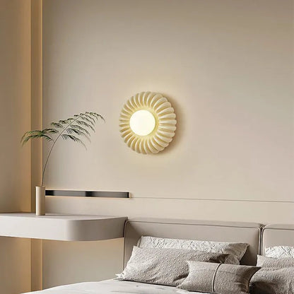 Creamy Blossom™ Wall Light