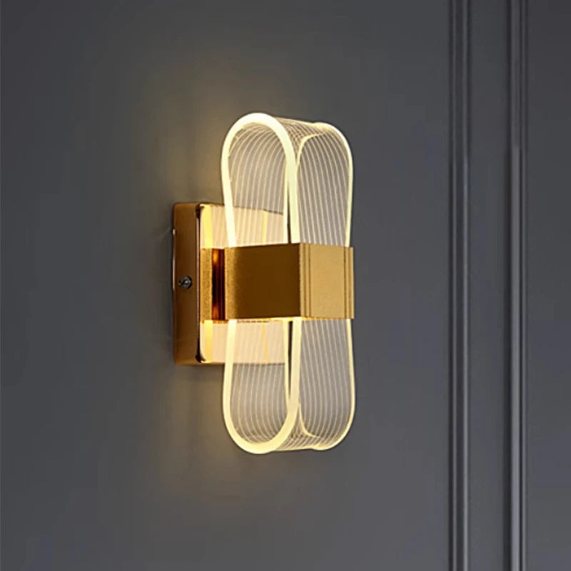 Lustrous Loop™ Wall Light