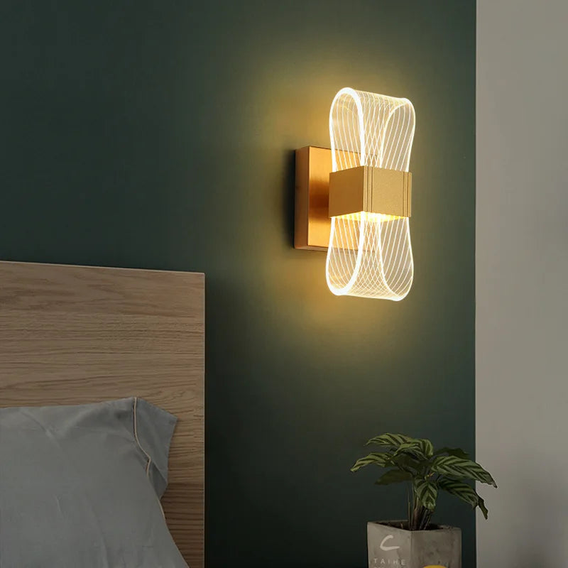 Lustrous Loop™ Wall Light